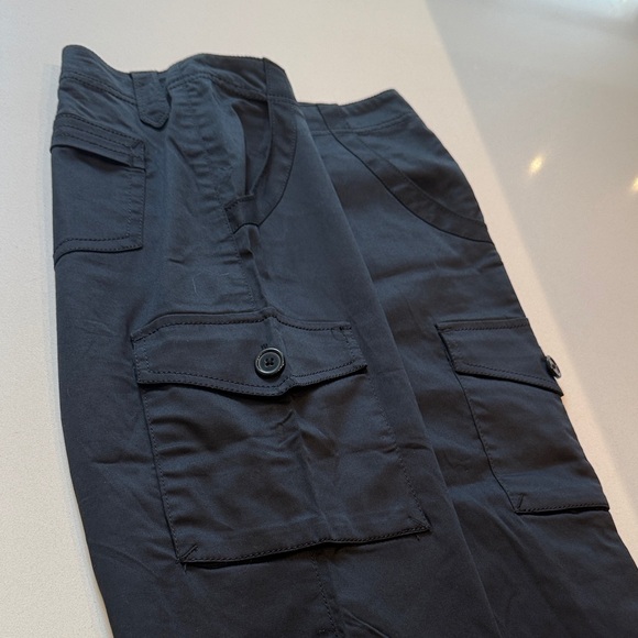 The Limited The Drew Fit Women's Black Cargo Cropped Capris, Size 10 - Picture 3 of 9